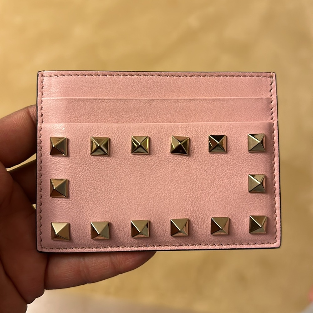Valentino Garavani
Rockstud-embellished leather cardholder